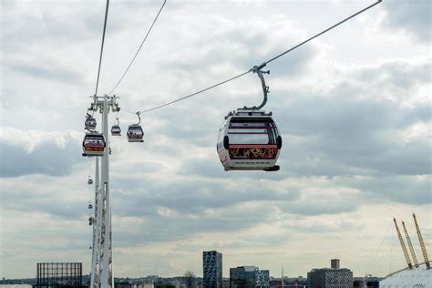 London Uk 2014 View Of The London Cable Car Over The River Thames