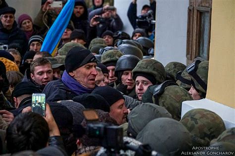 Як прихильники Саакашвілі намагалися штурмом взяти Жовтневий палац