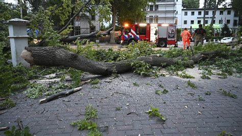 Code Geel Vanwege Storm Louis Vanavond Zeer Zware Windstoten