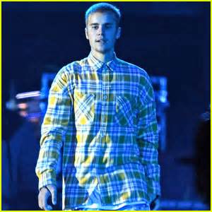 Justin Bieber Performs Acoustic Version Of Cold Water At V Festival