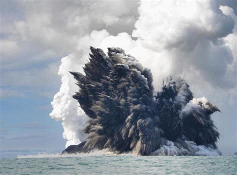 La erupción del volcán de Tonga fue 500 veces más intensa que la bomba