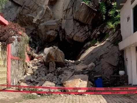 Derrumbe De Rocas Sobre Casas En Ecatepec Edomex