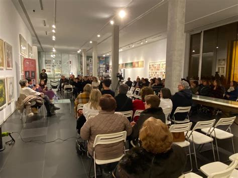 El Ayuntamiento De Blanca Rinde Homenaje A Almudena Grandes Poniendo Su