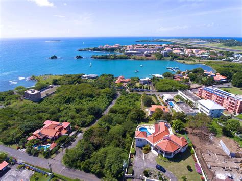 Golden Coast Waterfront Condos - Studio - Island Properties for Sale