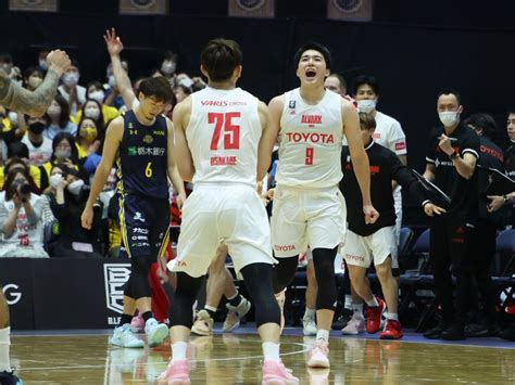 終盤のビッグショットでアルバルク東京を今シーズン初の連勝に導いた安藤周人「どれだけ外していても打ち続けるのが目標」 バスケットボール総合情報サイト バスケットカウント Basket Count