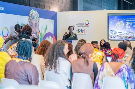 COP 28 Louise Mushikiwabo échange avec les femmes négociatrices