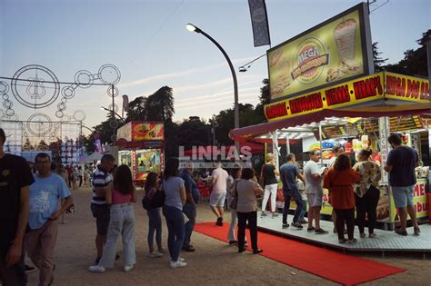 Elvas Entre louças e comes e bebes Feira de São Mateus espera Pendões