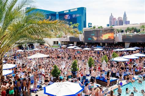 Inside Wet Republic A Las Vegas Pool Party Boasting Performances By