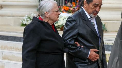 Photo Josiane Balasko arrive à la cérémonie d enterrement de l acteur