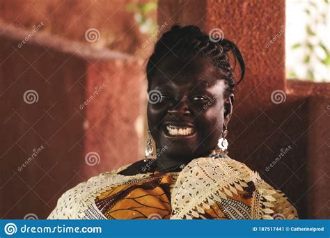 Portait De Adultos Africanos Que Son Muy Pobres En Senegal Foto