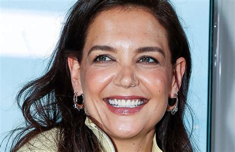 Cheveux Katie Holmes succombe à cette frange controversée