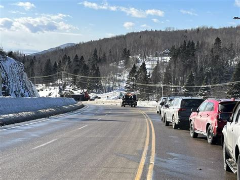 Un Camion Semi Remorque Se Renverse Sur La Route La Malbaie Tva