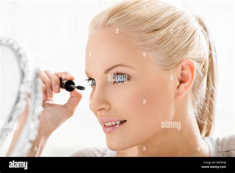 Blonde blonde haare in zöpfen Fotos und Bildmaterial in hoher Auflösung Alamy