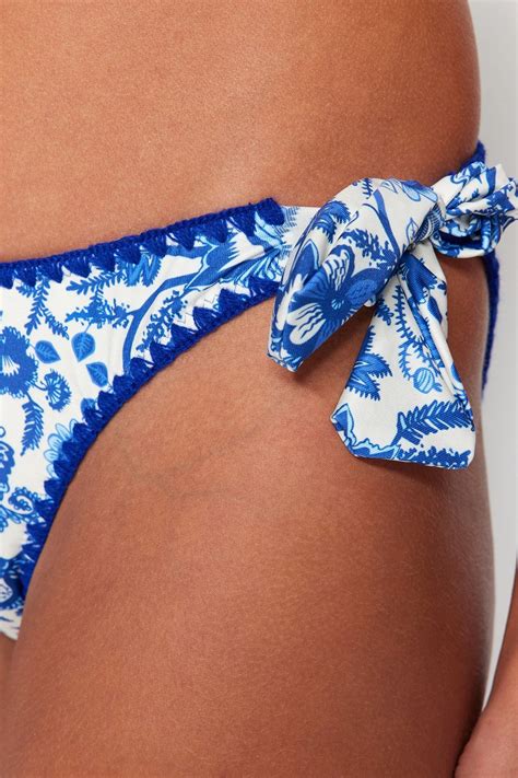 Trendyolmilla Çiçek Desenli Nakışlı Regular Bikini Altı TBESS BA Fiyatı Yorumları