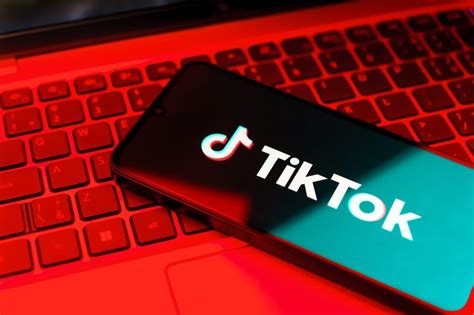 TikTok bez rejestracji Zobacz jak korzystać bez logowania