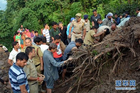 印度北部两辆巴士遇山体滑坡 至少7人死亡图片频道中国青年网