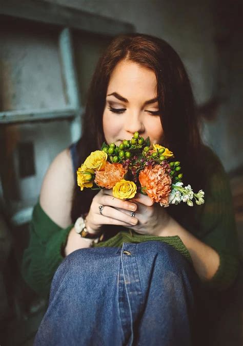 Woman Flower Bouquet Flowers Female Sitting Bouquet Face Girl