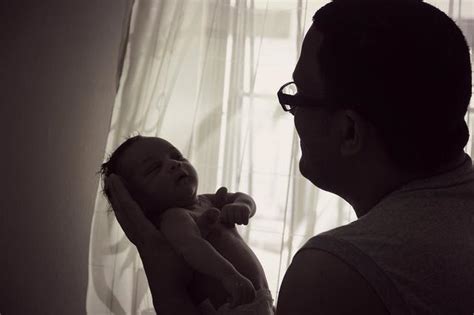 Se otorgó la pensión por maternidad a un padre gay que contrató un vientre de alquiler