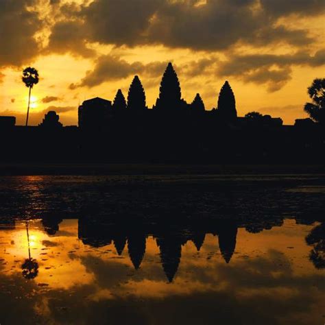 Private Angkor Wat Sunrise Tour: Explore Angkor Temples, Bayon, Ta Prohm, and Angkor Thom Gates