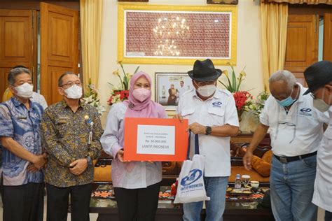 Perkumpulan Urang Banten Dan Lansia Aktif Peduli Berikan Bantuan Untuk