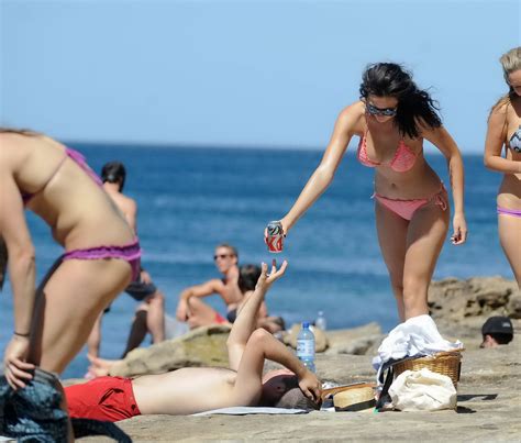 Demi Harman Showing Off Her Curvy Body In A Striped Red Bikini At The Beach In S Porn Pictures