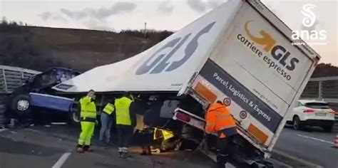 Riaperta La Carreggiata DellAutostrada Del Mediterraneo Tra Scilla E