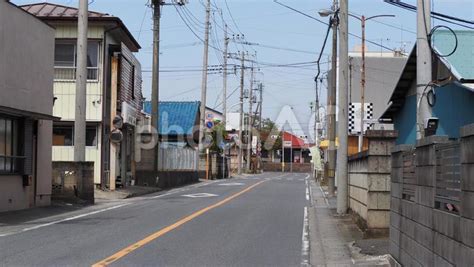 秩父線小前田駅と駅前通り（埼玉県深谷市） No 23760879｜写真素材なら「写真ac」無料（フリー）ダウンロードok