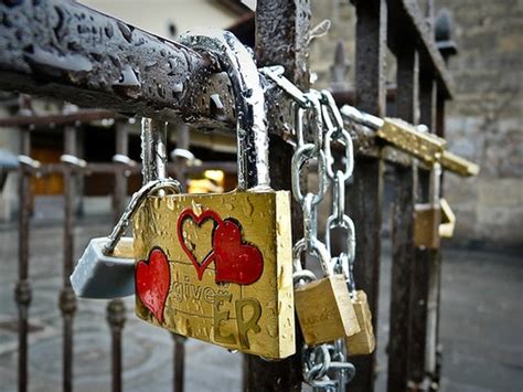 Quinto Parque Club Puente Con Candados De Amor Bancarrota Bourgeon Cadena