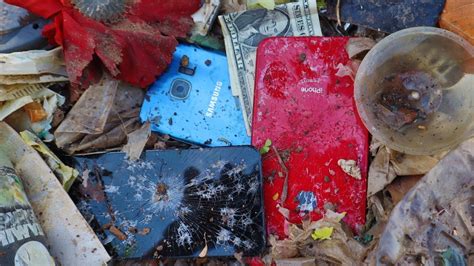 Restoring Abandoned Destroyed Phone Found A Lot Of Broken Phones In