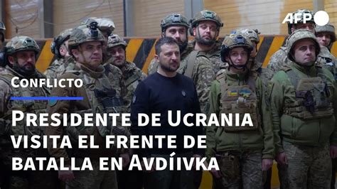 Presidente De Ucrania Visita El Frente De Batalla En La Ciudad De