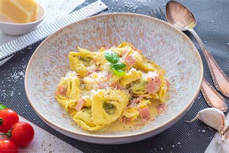 Tortellini Alla Panna Rezept So Schmeckt S Wie Beim Italiener