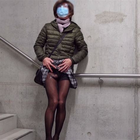 I Piss All Over My Nylons And Higheels Shemale Porn XHamster