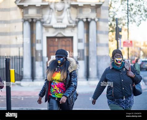 Lustige Masken Fotos Und Bildmaterial In Hoher Aufl Sung Alamy