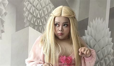 Gaya Totalitas Kekeyi Cosplay Jadi Barbie Kenakan Baju Pink Hingga Wig Blonde Dapat Pujian