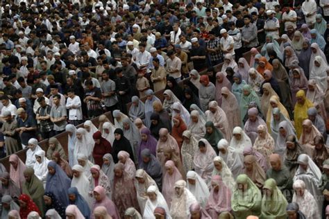 Salat Tarawih H Di Masjid Istiqlal Foto Tribunnews