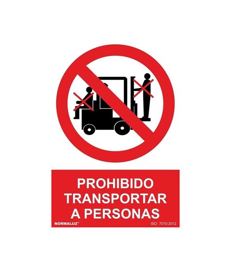 Señal que indica prohibido transportar a personas en vehículos pesados