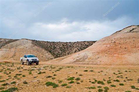 En La Expedici N Todoterreno X En El Desierto De Kazajst N Regi N De