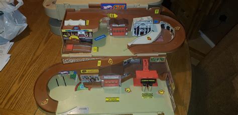 Vintage Hot Wheels City Sto And Go Playset Wow