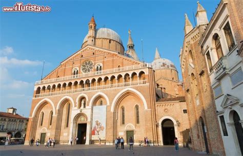 La Facciata Della Basilica Del Santo Al Tramonto Foto Padova