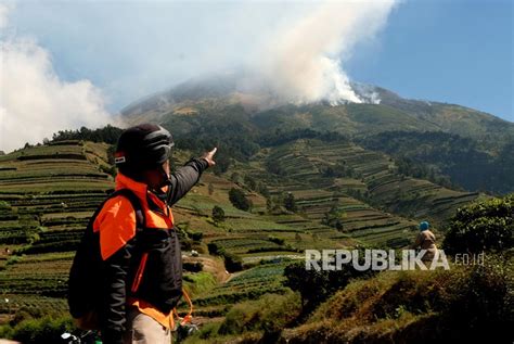 Kebakaran Hutan Di Gunung Sumbing Republika Online