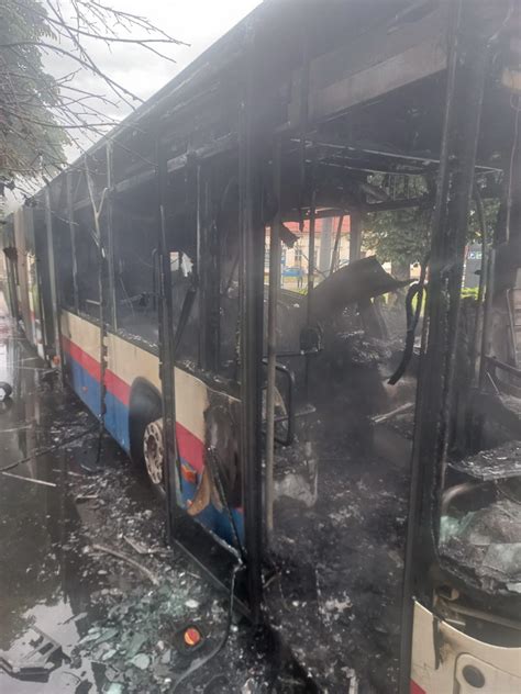 Un Autobuz Otl A Luat Foc In Mers Pe O Strada Din Oradea Foto