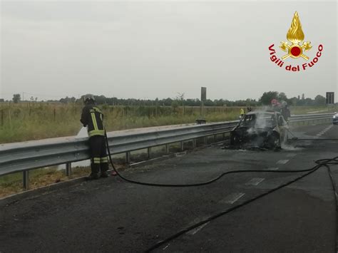 Incendio Di Unauto In A A Latisana In Salvo La Donna Alla Guida