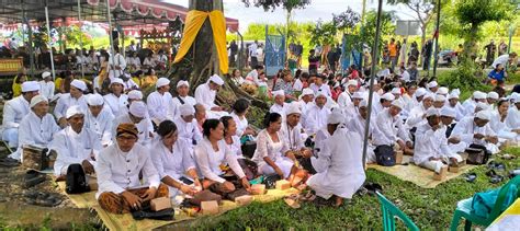 Ribuan Umat Hindu Ikuti Upacara Melasti Di Umbul Geneng Kebonarum