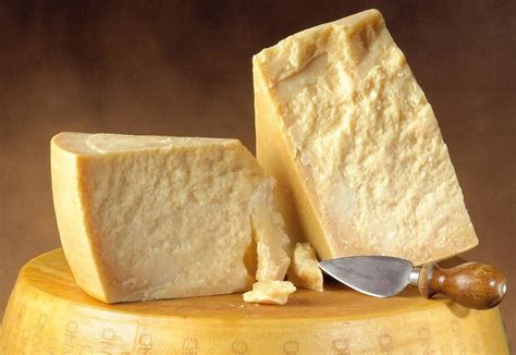 Queso Parmesano: Historia, Elaboración, Recetas, Características y Más!