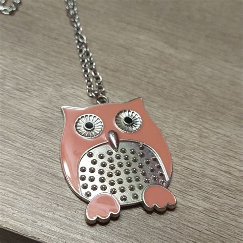 Jewelry Mauve Owl With Black Eyes On A 24 Inch Silvertone Chain