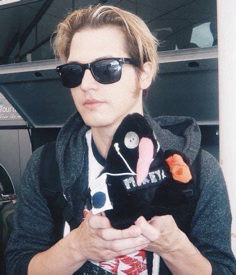 Mikey Way Gerard Way My Chemical Romance Emo Bands Rock Bands Ray