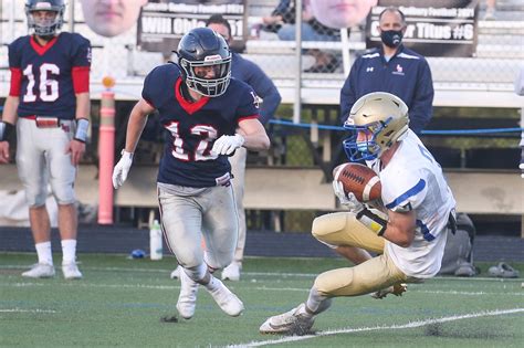 Lincoln Sudbury Tops Acton Boxboro 28 21 In Battle Of Dcl Unbeatens