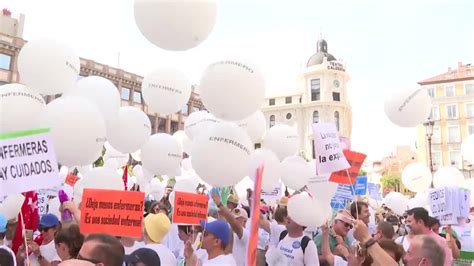 Miles de personas salen a la calle en defensa de la sanidad pública