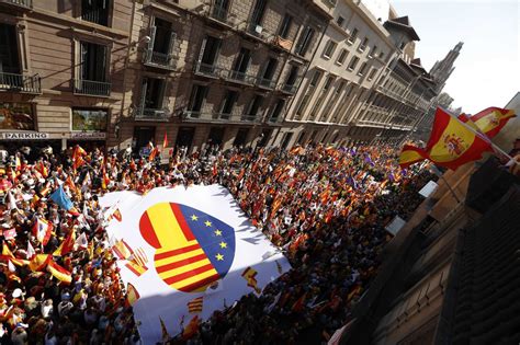 Dui Manifestación En Barcelona Contra La Independencia De Cataluña En Imágenes Manifestación