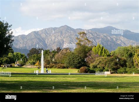 The Los Angeles County Arboretum And Botanic Garden With A Fountain And